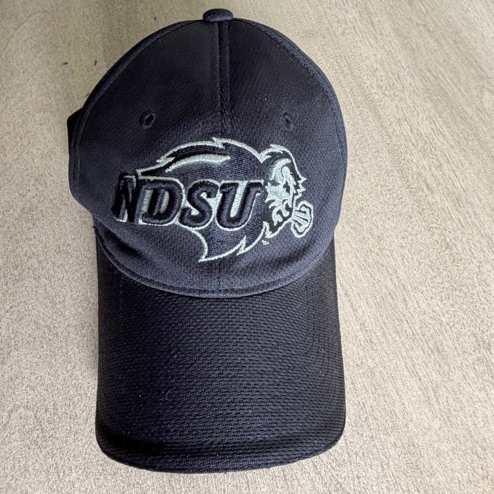 Zephyr NDSU North Dakota State Bison Hat Black Silver Embroidered Fitted Cap